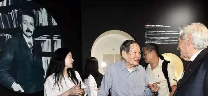 杨振宁受邀爱因斯坦讲座：他们的观点惊人一致，宇宙或有人设计230 / 作者:第一个甲马俳 / 帖子ID:130189