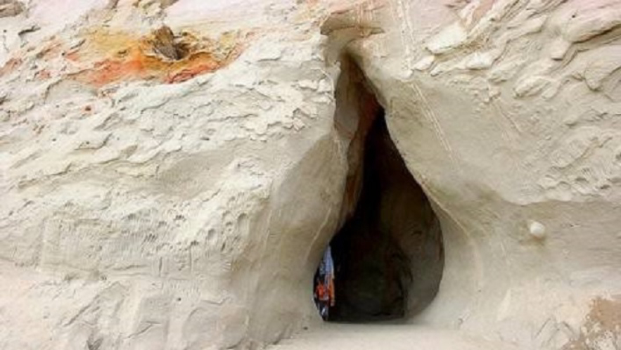 距今15万年，百米铁管贯穿山体，白公山外星人遗址至今是未解之谜447 / 作者:绚丽源自寂寞悍 / 帖子ID:130221