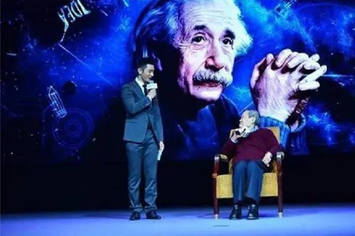 杨振宁受邀爱因斯坦讲座：他们的观点惊人一致，宇宙或有人设计495 / 作者:第一个甲马俳 / 帖子ID:130189