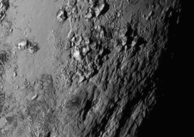 2015年地球探测器飞越冥王星，传回照片几乎推翻科学家所有猜想321 / 作者:绚丽源自寂寞悍 / 帖子ID:130784