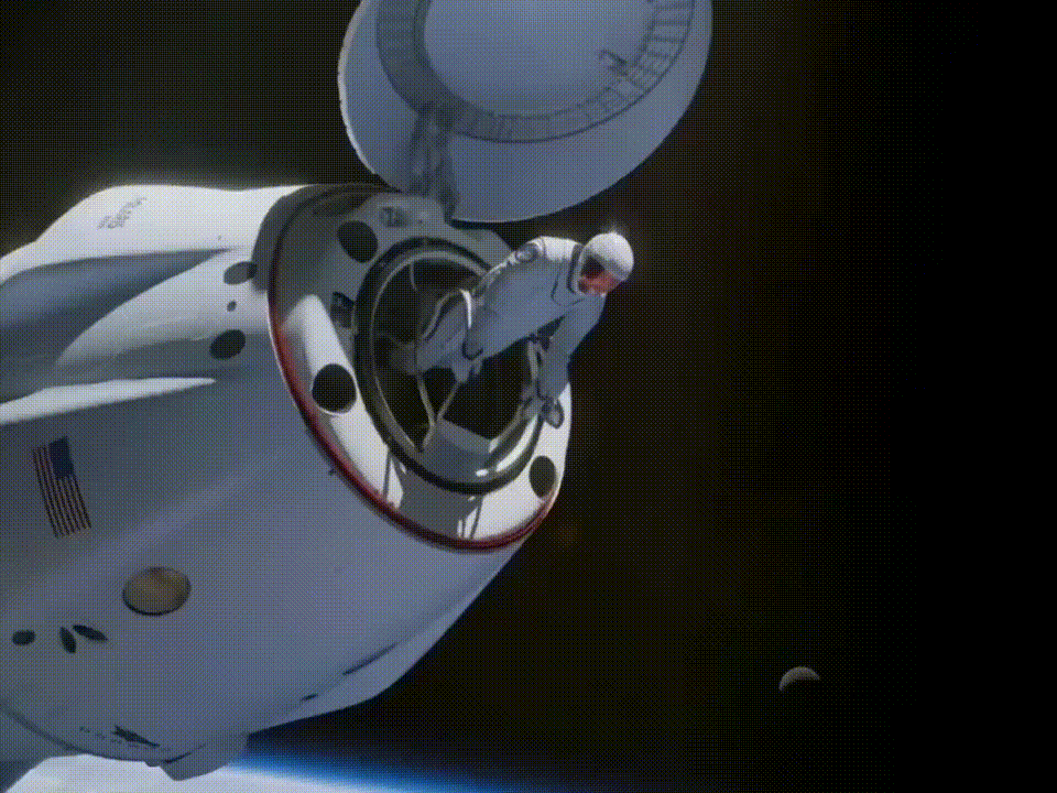 史上首次普通人太空行走，SpaceX舱外服为何又轻又薄?173 / 作者:彩云彩2017 / 帖子ID:129396
