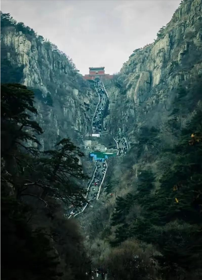 泰山竟然是地府入口？当地人：所以我们爬泰山时从来不敢乱说话953 / 作者:断翅小蝶腥 / 帖子ID:129371
