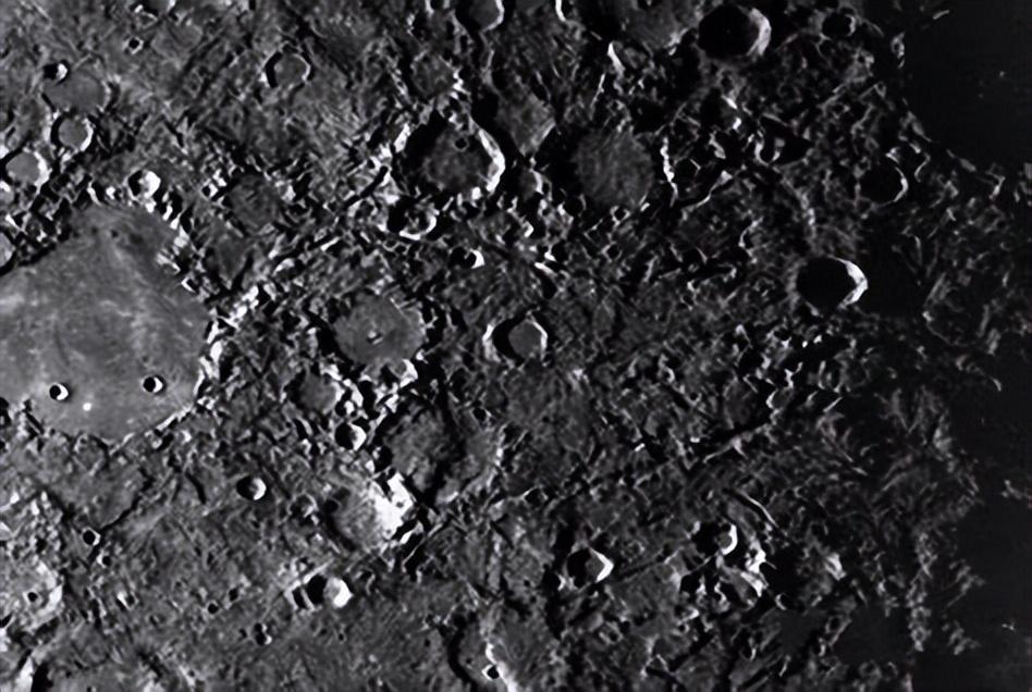 水星距离太阳最近，白天温度高达432℃，却储存了一万亿吨水？248 / 作者:aygx / 帖子ID:130216
