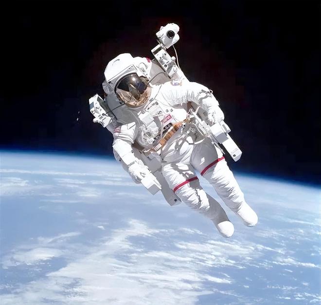 最恐怖太空照片：宇航员不敢说的真相与全景效应的惊人内幕770 / 作者:单丁鹤纷 / 帖子ID:130902