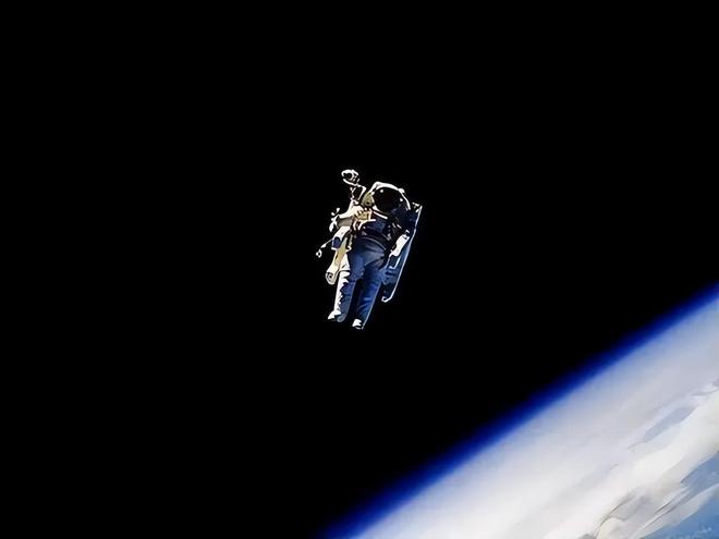 最恐怖太空照片：宇航员不敢说的真相与全景效应的惊人内幕700 / 作者:单丁鹤纷 / 帖子ID:130902