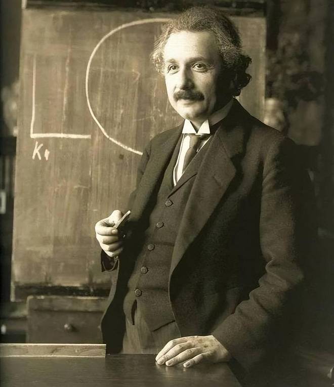 爱因斯坦晚年研究神学的原因是什么？他发现了什么让他恐惧了30年？334 / 作者:单丁鹤纷 / 帖子ID:130901