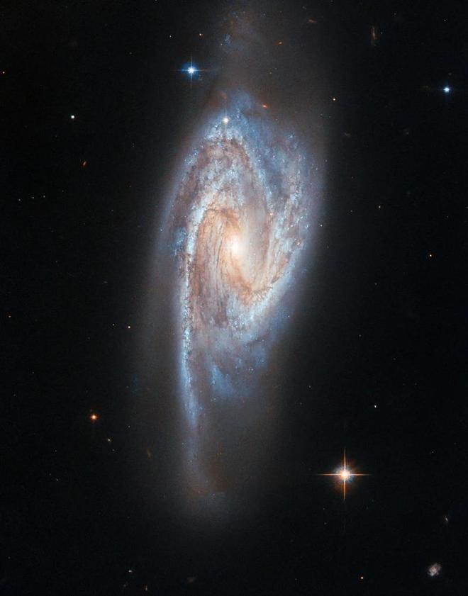 哈勃望远镜深空场震撼揭示：一张照片捕捉十万星系346 / 作者:单丁鹤纷 / 帖子ID:130932