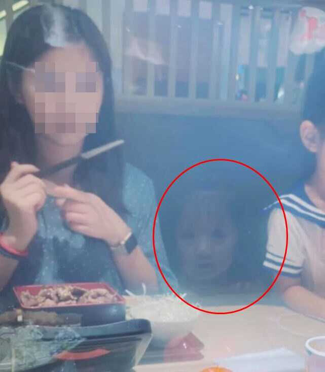 男子拍照惊现诡异女童身影，隔板灵异事件引发恐慌798 / 作者:张立武 / 帖子ID:131394