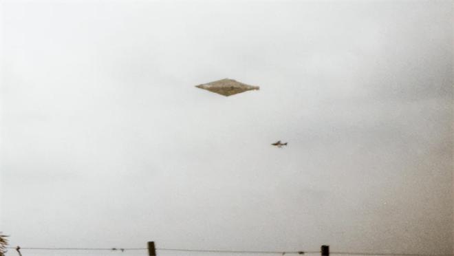 1990꣬սոUFOĿ˶¼Ƭ555 / :UFO / ID:118053